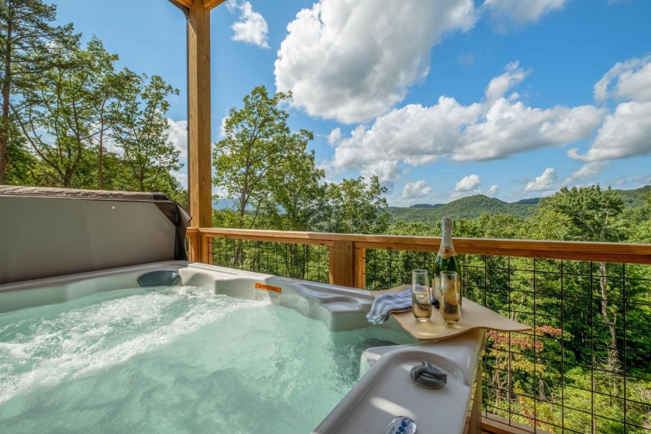 New / 3 King Suites / Sleeps12 / View / 5 Mi To Pf / Hot Tub Sevierville Kültér fotó