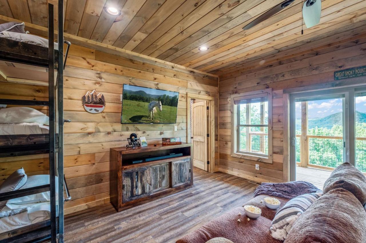 New / 3 King Suites / Sleeps12 / View / 5 Mi To Pf / Hot Tub Sevierville Kültér fotó